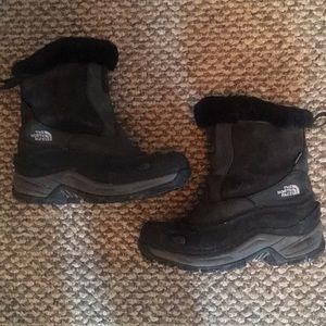 Northface black snow boots